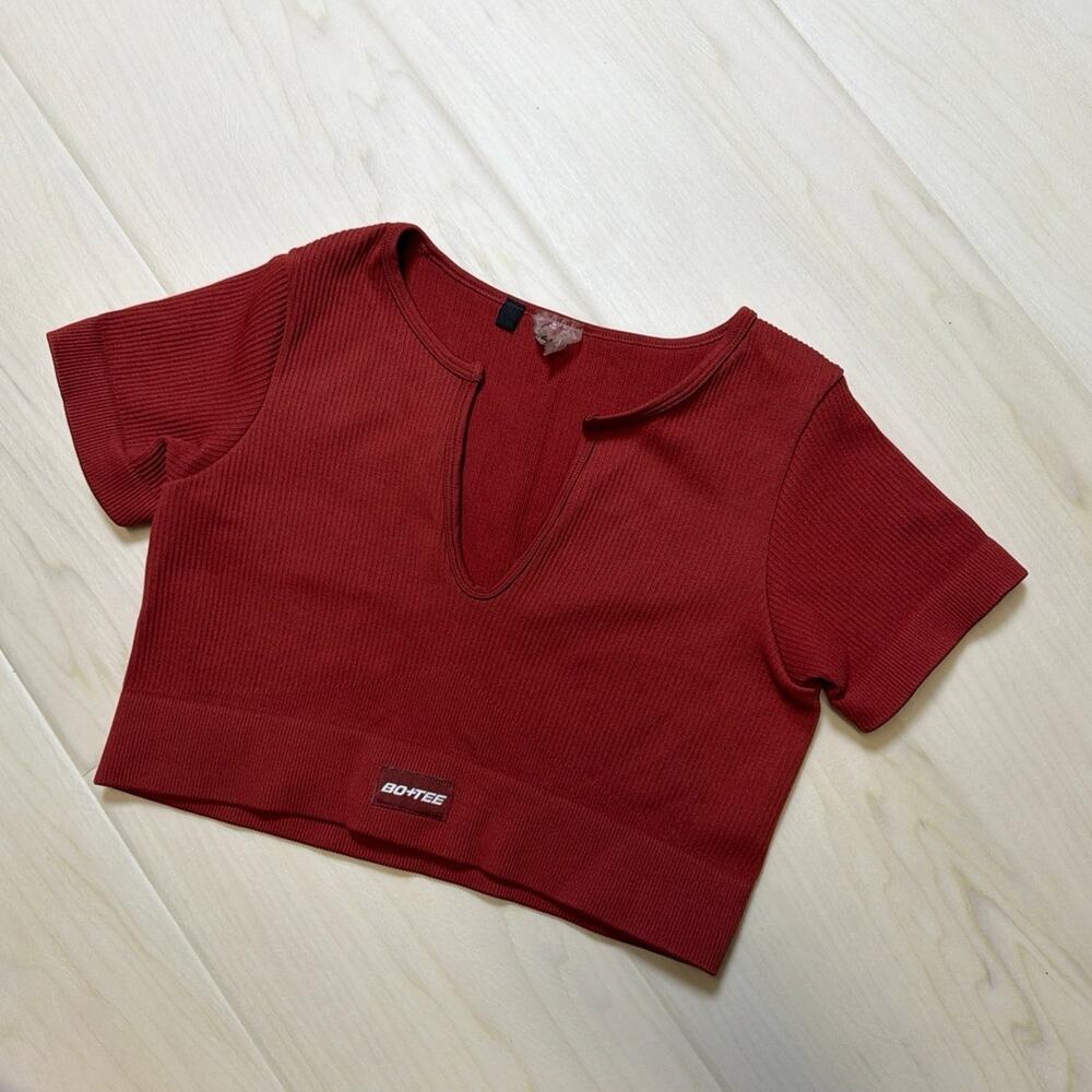 BO+TEE Ribbed Crop Top - Picture 2 of 5